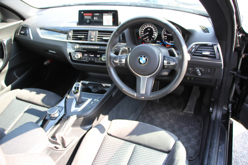 BMW 2シリーズ 220i ｸｰﾍﾟMｽﾎﾟｰﾂ 後期ﾓﾃﾞﾙ 追従ACC LEDﾍｯﾄﾞﾗｲﾄ&ﾃｰﾙ 追従ACC ﾀｯﾁ画面HDDﾅﾋﾞPｱｼｽﾄ ｵｰﾄｴｱｺﾝ 衝突軽減ﾌﾞﾚｰｷ 車線逸脱警告 歩行者警告 専用ｴｱﾛ Bluetooth接続 ｽﾏｰﾄｷｰ 直噴ﾀｰﾎﾞ8速AT 2年保証