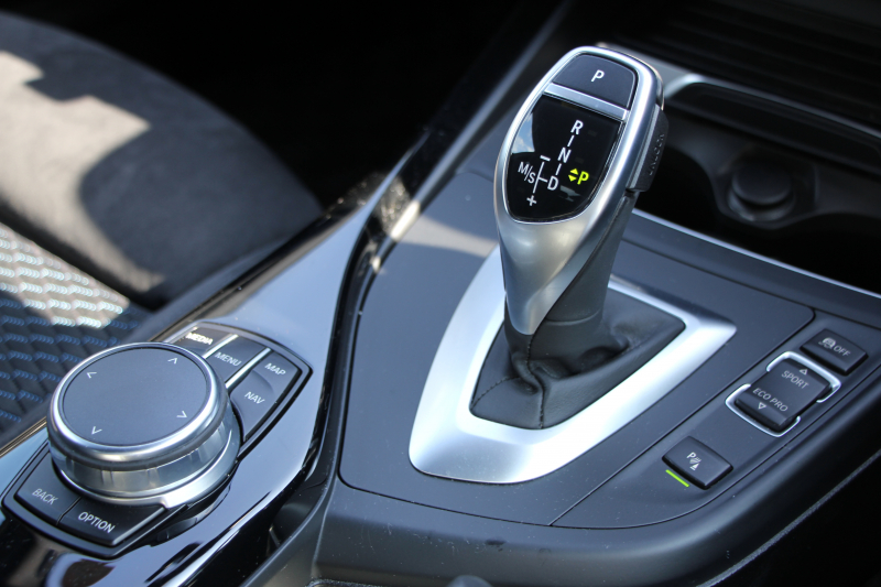 BMW 2シリーズ 220i ｸｰﾍﾟMｽﾎﾟｰﾂ 後期ﾓﾃﾞﾙ 追従ACC LEDﾍｯﾄﾞﾗｲﾄ&ﾃｰﾙ 追従ACC ﾀｯﾁ画面HDDﾅﾋﾞPｱｼｽﾄ ｵｰﾄｴｱｺﾝ 衝突軽減ﾌﾞﾚｰｷ 車線逸脱警告 歩行者警告 専用ｴｱﾛ Bluetooth接続 ｽﾏｰﾄｷｰ 直噴ﾀｰﾎﾞ8速AT 2年保証