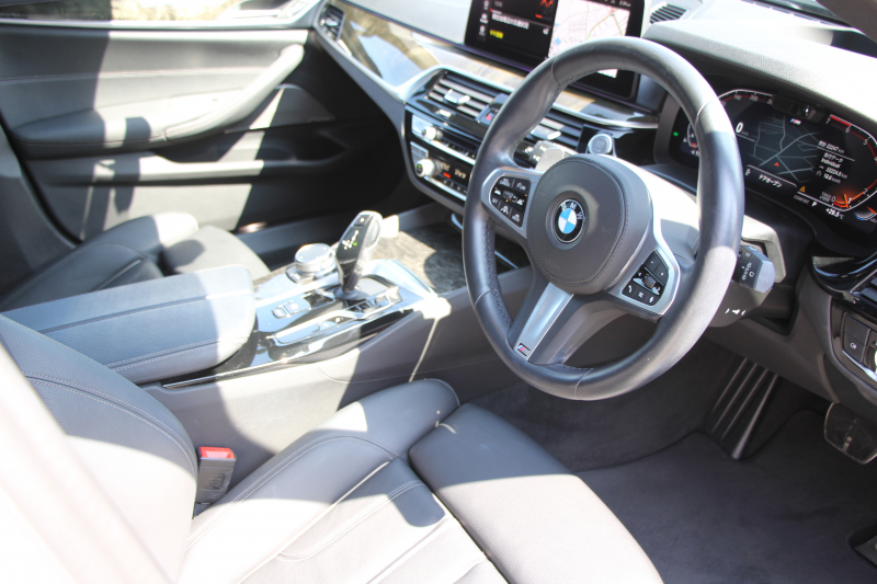 BMW 5シリーズ 530i ﾂｰﾘﾝｸﾞMｽﾎﾟｰﾂ ｾﾚｸﾄP 後期 1ｵﾅ 高出力 252馬力 ﾊﾟﾉﾗﾏｻﾝﾙｰﾌ 全席ﾋｰﾀｰ黒革 ﾊｰﾏﾝｶｰﾄﾞﾝｻﾗｳﾝﾄﾞｱﾀﾞﾌﾟﾃｨﾌﾞｻｽ Mspﾌﾞﾚｰｷ ｻﾝﾌﾟﾛﾃｸｼｮﾝｶﾞﾗｽ 渋滞ﾊﾝｽﾞｵﾌ 追従ACC HUD LEDﾍｯﾄﾞﾗｲﾄ 360度ｶﾒﾗ ｱｯﾌﾟﾙｶｰﾌﾟﾚｲ 2年保証