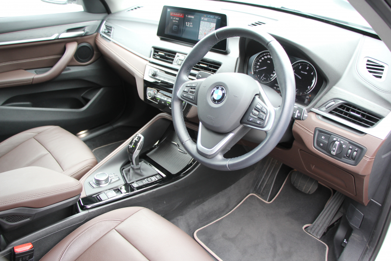 BMW X1 Xdrive18d Xﾗｲﾝ ﾊｲﾗｲﾝ 後期 1ｵｰﾅ 真珠色 ｺﾝﾌｫｰﾄP 追従ACC ﾋｰﾀｰ茶革 LEDﾍｯﾄﾞﾗｲﾄ&ﾃｰﾙ ﾜｲﾔﾚｽ充電 ｽﾗｲﾃﾞｨﾝｸﾞﾘｱｼｰﾄ ﾀｯﾁ画面HDDﾅﾋﾞPｱｼｽﾄ 電動Rｹﾞｰﾄ 衝突軽減ﾌﾞﾚｰｷ 車線逸脱警告 歩行者警告 2年保証