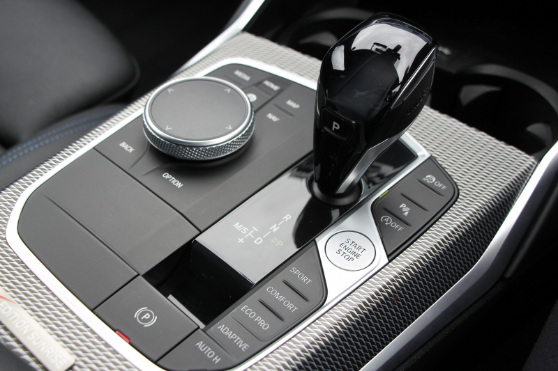 BMW 3シリーズ 320d Xdrive Mｽﾎﾟｰﾂ ｴﾃﾞｨｼｮﾝｻﾝﾗｲｽﾞ限定車 ﾋｰﾀｰ黒革 ﾚｰｻﾞｰﾗｲﾄ ｱﾀﾞﾌﾟﾃｨﾌﾞMｻｽ 専用19AW 渋滞ﾊﾝｽﾞｵﾌ Mﾘｱｽﾎﾟｲﾗｰ Mｼｰﾄﾍﾞﾙﾄ 追従ACC ｽﾃｱﾘﾝｸﾞｻﾎﾟｰﾄ BMWﾗｲﾌﾞｺｯｸﾋﾟｯﾄﾞｱｯﾌﾟﾙｶｰﾌﾟﾚｲ ﾜｲﾔﾚｽ充電 2年保証