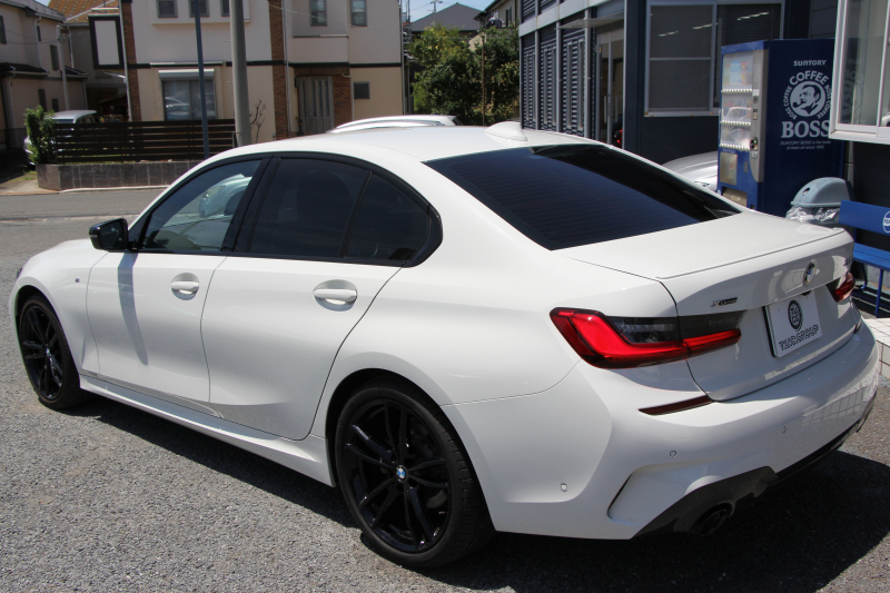 BMW 3シリーズ 320d Xdrive Mｽﾎﾟｰﾂ ｴﾃﾞｨｼｮﾝｻﾝﾗｲｽﾞ限定車 ﾋｰﾀｰ黒革 ﾚｰｻﾞｰﾗｲﾄ ｱﾀﾞﾌﾟﾃｨﾌﾞMｻｽ 専用19AW 渋滞ﾊﾝｽﾞｵﾌ Mﾘｱｽﾎﾟｲﾗｰ Mｼｰﾄﾍﾞﾙﾄ 追従ACC ｽﾃｱﾘﾝｸﾞｻﾎﾟｰﾄ BMWﾗｲﾌﾞｺｯｸﾋﾟｯﾄﾞｱｯﾌﾟﾙｶｰﾌﾟﾚｲ ﾜｲﾔﾚｽ充電 2年保証