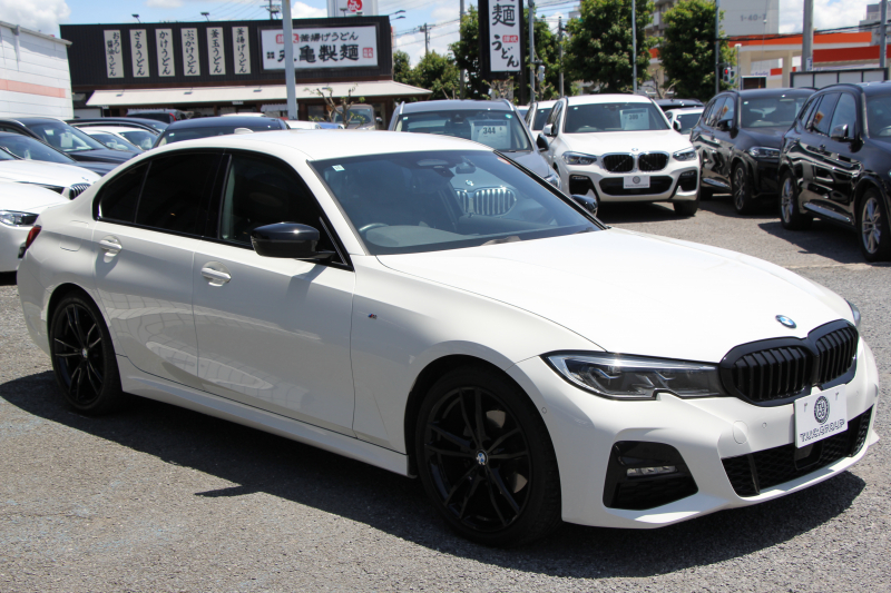 BMW 3シリーズ 320d Xdrive Mｽﾎﾟｰﾂ ｴﾃﾞｨｼｮﾝｻﾝﾗｲｽﾞ限定車 ﾋｰﾀｰ黒革 ﾚｰｻﾞｰﾗｲﾄ ｱﾀﾞﾌﾟﾃｨﾌﾞMｻｽ 専用19AW 渋滞ﾊﾝｽﾞｵﾌ Mﾘｱｽﾎﾟｲﾗｰ Mｼｰﾄﾍﾞﾙﾄ 追従ACC ｽﾃｱﾘﾝｸﾞｻﾎﾟｰﾄ BMWﾗｲﾌﾞｺｯｸﾋﾟｯﾄﾞｱｯﾌﾟﾙｶｰﾌﾟﾚｲ ﾜｲﾔﾚｽ充電 2年保証