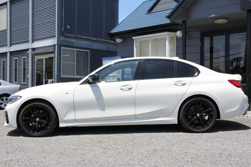 BMW 3シリーズ 320d Xdrive Mｽﾎﾟｰﾂ ｴﾃﾞｨｼｮﾝｻﾝﾗｲｽﾞ限定車 ﾋｰﾀｰ黒革 ﾚｰｻﾞｰﾗｲﾄ ｱﾀﾞﾌﾟﾃｨﾌﾞMｻｽ 専用19AW 渋滞ﾊﾝｽﾞｵﾌ Mﾘｱｽﾎﾟｲﾗｰ Mｼｰﾄﾍﾞﾙﾄ 追従ACC ｽﾃｱﾘﾝｸﾞｻﾎﾟｰﾄ BMWﾗｲﾌﾞｺｯｸﾋﾟｯﾄﾞｱｯﾌﾟﾙｶｰﾌﾟﾚｲ ﾜｲﾔﾚｽ充電 2年保証