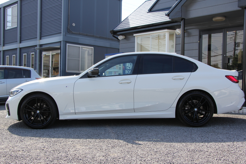 BMW 3シリーズ 320d Xdrive Mｽﾎﾟｰﾂ ｴﾃﾞｨｼｮﾝｻﾝﾗｲｽﾞ限定車 ﾋｰﾀｰ黒革 ﾚｰｻﾞｰﾗｲﾄ ｱﾀﾞﾌﾟﾃｨﾌﾞMｻｽ 専用19AW 渋滞ﾊﾝｽﾞｵﾌ Mﾘｱｽﾎﾟｲﾗｰ Mｼｰﾄﾍﾞﾙﾄ 追従ACC ｽﾃｱﾘﾝｸﾞｻﾎﾟｰﾄ BMWﾗｲﾌﾞｺｯｸﾋﾟｯﾄﾞｱｯﾌﾟﾙｶｰﾌﾟﾚｲ ﾜｲﾔﾚｽ充電 2年保証