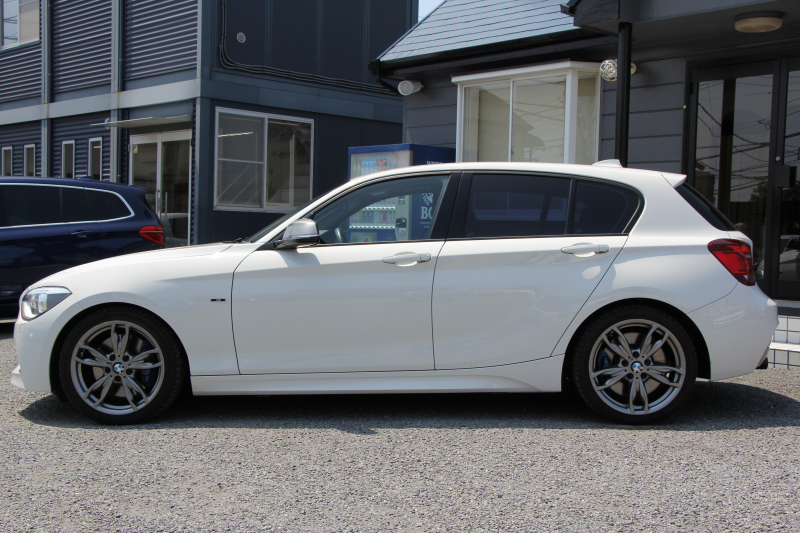 BMW 1シリーズ M135i ﾊﾟｰｷﾝｸﾞｻﾎﾟｰﾄP 直6ﾀｰﾎﾞ320馬力 ｱﾀﾞﾌﾟﾃｨﾌﾞMｻｽ ﾄﾞﾗｲﾋﾞﾝｸﾞｱｼｽﾄ 衝突軽減ﾌﾞﾚｰｷ 車線逸脱警告 歩行者警告 ﾀｯﾁﾊﾟｯﾄﾞ対応HDDﾅﾋﾞBｶﾒﾗ 専用ｴｱﾛ 18AW 専用ﾌﾞﾚｰｷ 左右独立ｵｰﾄｴｱｺﾝ ﾊﾟﾄﾞﾙｼﾌﾄ 8速AT 2年保証