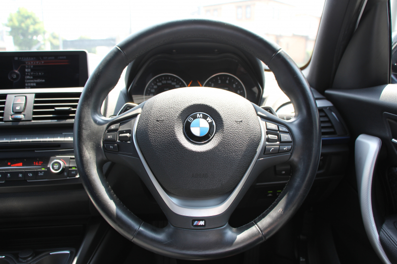 BMW 1シリーズ M135i ﾊﾟｰｷﾝｸﾞｻﾎﾟｰﾄP 直6ﾀｰﾎﾞ320馬力 ｱﾀﾞﾌﾟﾃｨﾌﾞMｻｽ ﾄﾞﾗｲﾋﾞﾝｸﾞｱｼｽﾄ 衝突軽減ﾌﾞﾚｰｷ 車線逸脱警告 歩行者警告 ﾀｯﾁﾊﾟｯﾄﾞ対応HDDﾅﾋﾞBｶﾒﾗ 専用ｴｱﾛ 18AW 専用ﾌﾞﾚｰｷ 左右独立ｵｰﾄｴｱｺﾝ ﾊﾟﾄﾞﾙｼﾌﾄ 8速AT 2年保証