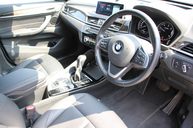 BMW X1 Xdrive18d Xﾗｲﾝ ﾊｲﾗｲﾝ ｺﾝﾌｫｰﾄP 中期ﾓﾃﾞﾙ 新ﾒｰﾀｰ 新ﾃﾞｻﾞｲﾝ黒革ｼｰﾄ 追従ACC HUD 変更後ﾀｯﾁ画面HDDﾅﾋﾞPｱｼｽﾄ Bｶﾒﾗ 新ﾙｰﾑﾐﾗｰ 電動ﾘｱｹﾞｰﾄ 衝突軽減ﾌﾞﾚｰｷ 車線逸脱警告 歩行者警告 ｱﾝﾋﾞｴﾝﾄﾗｲﾄ ｽﾏｰﾄｷｰ 2年保証