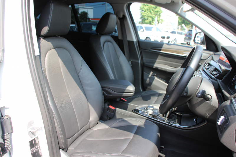 BMW X1 Xdrive18d Xﾗｲﾝ ﾊｲﾗｲﾝ ｺﾝﾌｫｰﾄP 中期ﾓﾃﾞﾙ 新ﾒｰﾀｰ 新ﾃﾞｻﾞｲﾝ黒革ｼｰﾄ 追従ACC HUD 変更後ﾀｯﾁ画面HDDﾅﾋﾞPｱｼｽﾄ Bｶﾒﾗ 新ﾙｰﾑﾐﾗｰ 電動ﾘｱｹﾞｰﾄ 衝突軽減ﾌﾞﾚｰｷ 車線逸脱警告 歩行者警告 ｱﾝﾋﾞｴﾝﾄﾗｲﾄ ｽﾏｰﾄｷｰ 2年保証