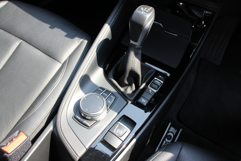 BMW X1 Xdrive18d Xﾗｲﾝ ﾊｲﾗｲﾝ ｺﾝﾌｫｰﾄP 中期ﾓﾃﾞﾙ 新ﾒｰﾀｰ 新ﾃﾞｻﾞｲﾝ黒革ｼｰﾄ 追従ACC HUD 変更後ﾀｯﾁ画面HDDﾅﾋﾞPｱｼｽﾄ Bｶﾒﾗ 新ﾙｰﾑﾐﾗｰ 電動ﾘｱｹﾞｰﾄ 衝突軽減ﾌﾞﾚｰｷ 車線逸脱警告 歩行者警告 ｱﾝﾋﾞｴﾝﾄﾗｲﾄ ｽﾏｰﾄｷｰ 2年保証