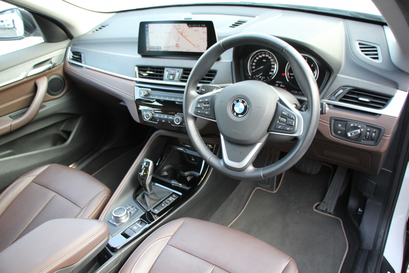 BMW X1 Xdrive18d Xﾗｲﾝ ﾊｲﾗｲﾝ ｺﾝﾌｫｰﾄP 後期 真珠色 追従ACC ﾋｰﾀｰ茶革 LEDﾍｯﾄﾞﾗｲﾄ&ﾃｰﾙ ﾜｲﾔﾚｽ充電 ｽﾗｲﾃﾞｨﾝｸﾞﾘｱｼｰﾄ ﾀｯﾁ画面HDDﾅﾋﾞPｱｼｽﾄ 電動Rｹﾞｰﾄ 衝突軽減ﾌﾞﾚｰｷ 車線逸脱警告 歩行者警告 2年保証