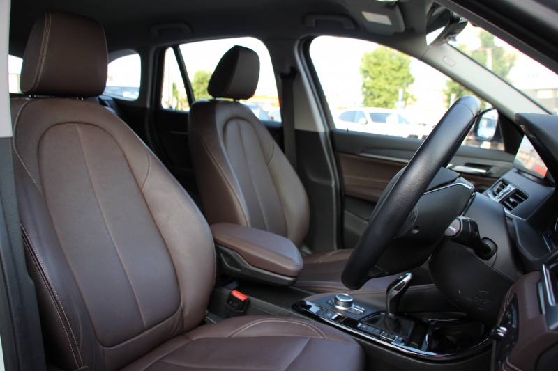 BMW X1 Xdrive18d Xﾗｲﾝ ﾊｲﾗｲﾝ ｺﾝﾌｫｰﾄP 後期 真珠色 追従ACC ﾋｰﾀｰ茶革 LEDﾍｯﾄﾞﾗｲﾄ&ﾃｰﾙ ﾜｲﾔﾚｽ充電 ｽﾗｲﾃﾞｨﾝｸﾞﾘｱｼｰﾄ ﾀｯﾁ画面HDDﾅﾋﾞPｱｼｽﾄ 電動Rｹﾞｰﾄ 衝突軽減ﾌﾞﾚｰｷ 車線逸脱警告 歩行者警告 2年保証