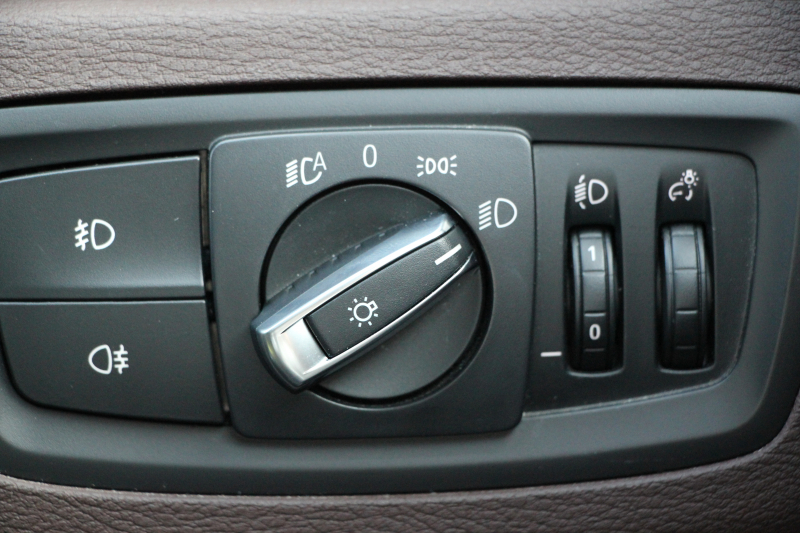 BMW X1 Xdrive18d Xﾗｲﾝ ﾊｲﾗｲﾝ ｺﾝﾌｫｰﾄP 後期 真珠色 追従ACC ﾋｰﾀｰ茶革 LEDﾍｯﾄﾞﾗｲﾄ&ﾃｰﾙ ﾜｲﾔﾚｽ充電 ｽﾗｲﾃﾞｨﾝｸﾞﾘｱｼｰﾄ ﾀｯﾁ画面HDDﾅﾋﾞPｱｼｽﾄ 電動Rｹﾞｰﾄ 衝突軽減ﾌﾞﾚｰｷ 車線逸脱警告 歩行者警告 2年保証