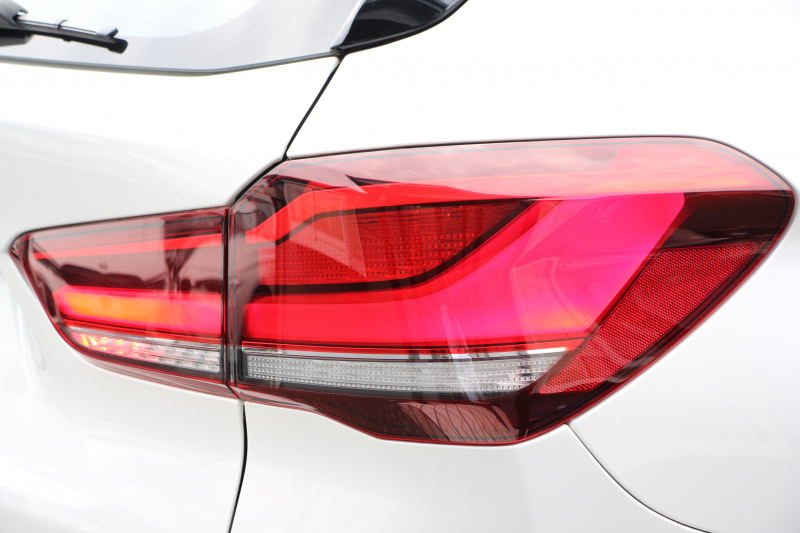 BMW X1 Xdrive18d Xﾗｲﾝ ﾊｲﾗｲﾝ ｺﾝﾌｫｰﾄP 後期 真珠色 追従ACC ﾋｰﾀｰ茶革 LEDﾍｯﾄﾞﾗｲﾄ&ﾃｰﾙ ﾜｲﾔﾚｽ充電 ｽﾗｲﾃﾞｨﾝｸﾞﾘｱｼｰﾄ ﾀｯﾁ画面HDDﾅﾋﾞPｱｼｽﾄ 電動Rｹﾞｰﾄ 衝突軽減ﾌﾞﾚｰｷ 車線逸脱警告 歩行者警告 2年保証