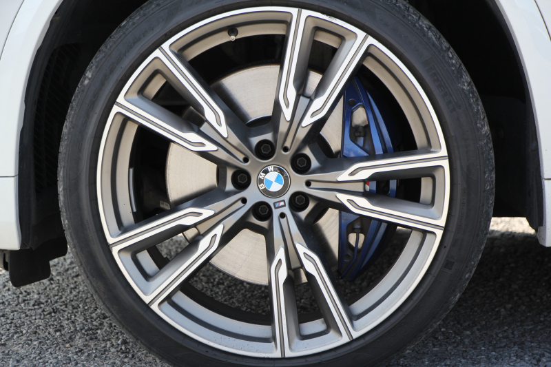 BMW X5 M50i ﾄﾞﾗｲﾋﾞﾝｸﾞﾀﾞｲﾅﾐｸｽP V8ﾂｲﾝﾀｰﾎﾞ530馬力 ﾊﾟﾉﾗﾏｻﾝﾙｰﾌ 全席ﾋｰﾀｰ黒革 ﾊｰﾏﾝｶｰﾄﾞﾝｻｳﾝﾄﾞ22AW ｱﾀﾞﾌﾟﾃｨﾌﾞMｻｽ 追従ACC HUD 渋滞ﾊﾝｽﾞｵﾌ 360度ｶﾒﾗ ﾀｯﾁ画面HDDﾅﾋﾞTV ｱｯﾌﾟﾙｶｰﾌﾟﾚｲ LEDﾍｯﾄﾞﾗｲﾄ ｴｱｻｽ 2年保証
