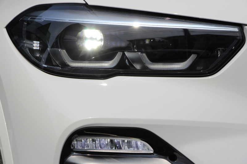 BMW X5 M50i ﾄﾞﾗｲﾋﾞﾝｸﾞﾀﾞｲﾅﾐｸｽP V8ﾂｲﾝﾀｰﾎﾞ530馬力 ﾊﾟﾉﾗﾏｻﾝﾙｰﾌ 全席ﾋｰﾀｰ黒革 ﾊｰﾏﾝｶｰﾄﾞﾝｻｳﾝﾄﾞ22AW ｱﾀﾞﾌﾟﾃｨﾌﾞMｻｽ 追従ACC HUD 渋滞ﾊﾝｽﾞｵﾌ 360度ｶﾒﾗ ﾀｯﾁ画面HDDﾅﾋﾞTV ｱｯﾌﾟﾙｶｰﾌﾟﾚｲ LEDﾍｯﾄﾞﾗｲﾄ ｴｱｻｽ 2年保証