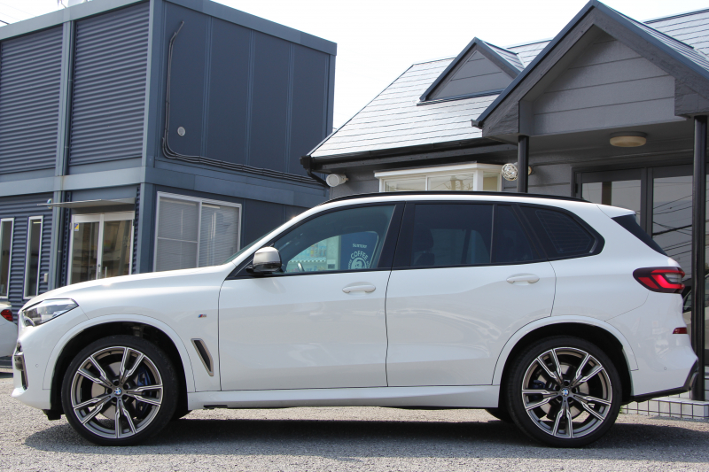 BMW X5 M50i ﾄﾞﾗｲﾋﾞﾝｸﾞﾀﾞｲﾅﾐｸｽP V8ﾂｲﾝﾀｰﾎﾞ530馬力 ﾊﾟﾉﾗﾏｻﾝﾙｰﾌ 全席ﾋｰﾀｰ黒革 ﾊｰﾏﾝｶｰﾄﾞﾝｻｳﾝﾄﾞ22AW ｱﾀﾞﾌﾟﾃｨﾌﾞMｻｽ 追従ACC HUD 渋滞ﾊﾝｽﾞｵﾌ 360度ｶﾒﾗ ﾀｯﾁ画面HDDﾅﾋﾞTV ｱｯﾌﾟﾙｶｰﾌﾟﾚｲ LEDﾍｯﾄﾞﾗｲﾄ ｴｱｻｽ 2年保証