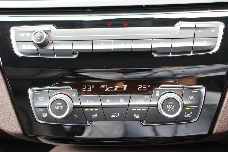 BMW X1 Xdrive18d Xﾗｲﾝ ﾊｲﾗｲﾝ ｺﾝﾌｫｰﾄP 後期 追従ACC ﾋｰﾀｰ茶革 LEDﾍｯﾄﾞﾗｲﾄ&ﾃｰﾙ ﾜｲﾔﾚｽ充電 ｽﾗｲﾃﾞｨﾝｸﾞﾘｱｼｰﾄ ﾀｯﾁ画面HDDﾅﾋﾞPｱｼｽﾄ 電動ﾘｱｹﾞｰﾄ 衝突軽減ﾌﾞﾚｰｷ 車線逸脱警告 歩行者警告 18AW 2年保証