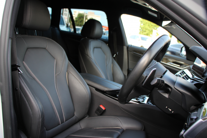 BMW 5シリーズ 523i ﾂｰﾘﾝｸﾞMｽﾎﾟｰﾂ ﾊｲﾗｲﾝ 中期 型式変更後｢3BA-JT20T｣NEWｲﾝﾃﾘｱ 新HDDﾅﾋﾞｱｯﾌﾟﾙｶｰﾌﾟﾚｲ BMWﾗｲﾌﾞｺｯｸﾋﾟｯﾄ 全席ﾋｰﾀｰ黒革 追従ACC LEDﾍｯﾄﾞﾗｲﾄ ｵｰﾄﾊｲﾋﾞｰﾑ 360度ｶﾒﾗ 電動ﾘｱｹﾞｰﾄ ｽﾃｱﾘﾝｸﾞｻﾎﾟｰﾄ 2年保証