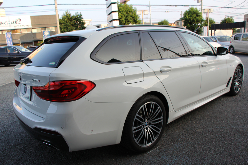 BMW 5シリーズ 523i ﾂｰﾘﾝｸﾞMｽﾎﾟｰﾂ ﾊｲﾗｲﾝ 中期 型式変更後｢3BA-JT20T｣NEWｲﾝﾃﾘｱ 新HDDﾅﾋﾞｱｯﾌﾟﾙｶｰﾌﾟﾚｲ BMWﾗｲﾌﾞｺｯｸﾋﾟｯﾄ 全席ﾋｰﾀｰ黒革 追従ACC LEDﾍｯﾄﾞﾗｲﾄ ｵｰﾄﾊｲﾋﾞｰﾑ 360度ｶﾒﾗ 電動ﾘｱｹﾞｰﾄ ｽﾃｱﾘﾝｸﾞｻﾎﾟｰﾄ 2年保証