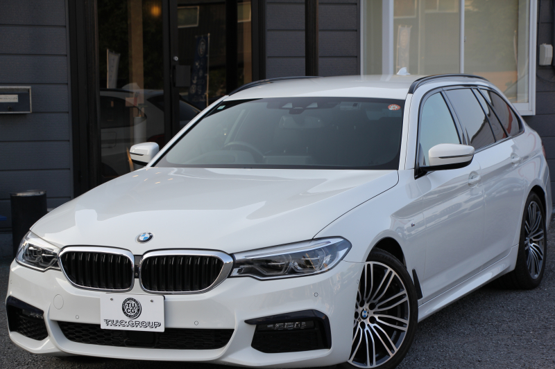 BMW 5シリーズ 523i ﾂｰﾘﾝｸﾞMｽﾎﾟｰﾂ ﾊｲﾗｲﾝ 中期 型式変更後｢3BA-JT20T｣NEWｲﾝﾃﾘｱ 新HDDﾅﾋﾞｱｯﾌﾟﾙｶｰﾌﾟﾚｲ BMWﾗｲﾌﾞｺｯｸﾋﾟｯﾄ 全席ﾋｰﾀｰ黒革 追従ACC LEDﾍｯﾄﾞﾗｲﾄ ｵｰﾄﾊｲﾋﾞｰﾑ 360度ｶﾒﾗ 電動ﾘｱｹﾞｰﾄ ｽﾃｱﾘﾝｸﾞｻﾎﾟｰﾄ 2年保証
