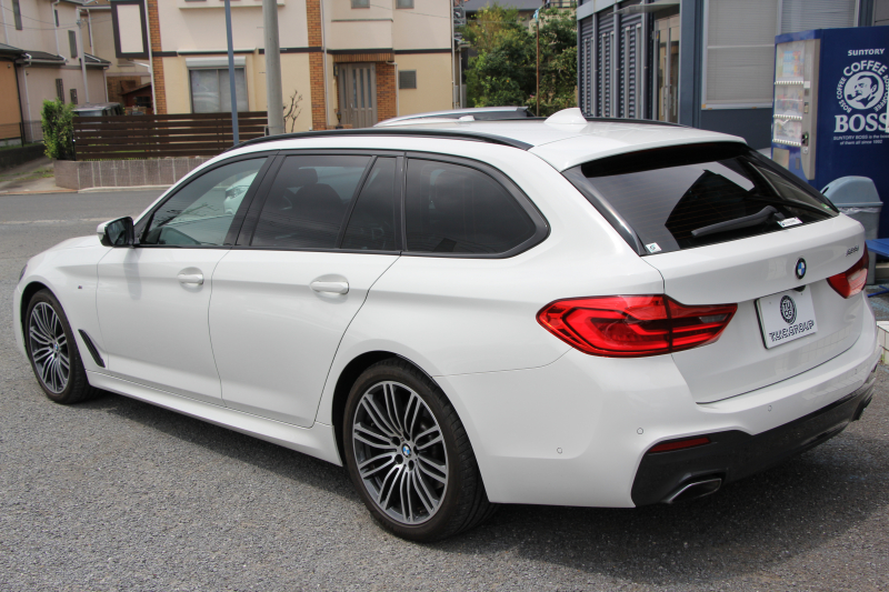 BMW 5シリーズ 523i ﾂｰﾘﾝｸﾞMｽﾎﾟｰﾂ ﾊｲﾗｲﾝ 中期 型式変更後｢3BA-JT20T｣NEWｲﾝﾃﾘｱ 新HDDﾅﾋﾞｱｯﾌﾟﾙｶｰﾌﾟﾚｲ BMWﾗｲﾌﾞｺｯｸﾋﾟｯﾄ 全席ﾋｰﾀｰ黒革 追従ACC LEDﾍｯﾄﾞﾗｲﾄ ｵｰﾄﾊｲﾋﾞｰﾑ 360度ｶﾒﾗ 電動ﾘｱｹﾞｰﾄ ｽﾃｱﾘﾝｸﾞｻﾎﾟｰﾄ 2年保証