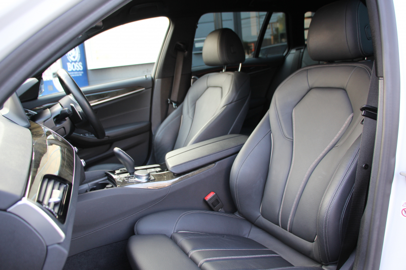 BMW 5シリーズ 523i ﾂｰﾘﾝｸﾞMｽﾎﾟｰﾂ ﾊｲﾗｲﾝ 中期 型式変更後｢3BA-JT20T｣NEWｲﾝﾃﾘｱ 新HDDﾅﾋﾞｱｯﾌﾟﾙｶｰﾌﾟﾚｲ BMWﾗｲﾌﾞｺｯｸﾋﾟｯﾄ 全席ﾋｰﾀｰ黒革 追従ACC LEDﾍｯﾄﾞﾗｲﾄ ｵｰﾄﾊｲﾋﾞｰﾑ 360度ｶﾒﾗ 電動ﾘｱｹﾞｰﾄ ｽﾃｱﾘﾝｸﾞｻﾎﾟｰﾄ 2年保証
