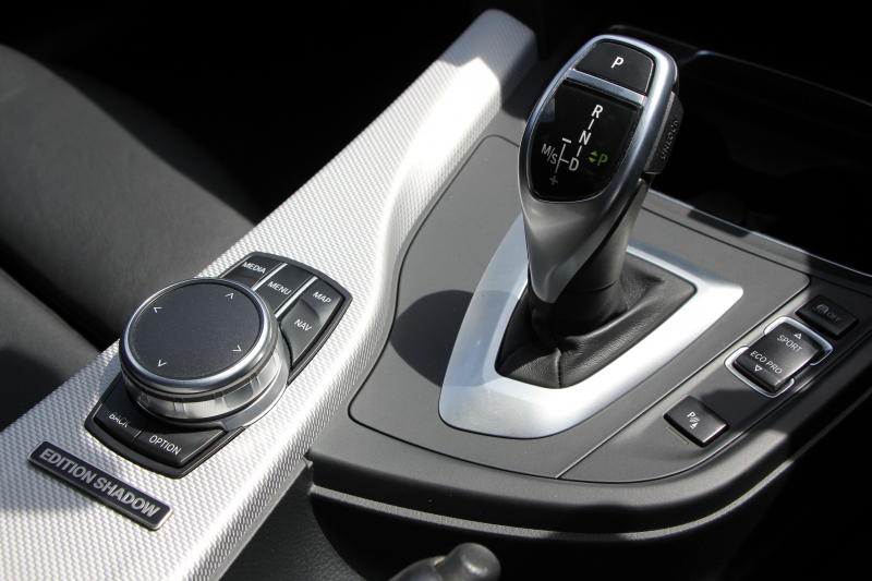 BMW 3シリーズ 320d Mｽﾎﾟｰﾂ ｴﾃﾞｨｼｮﾝｼｬﾄﾞｰ 後期 1300台限定車 ﾋｰﾀｰ黒革 ﾀﾞｰｸLEDﾍｯﾄﾞﾗｲﾄ&ﾃｰﾙ 液晶ﾒｰﾀｰ 追従ACC ﾚｰﾝﾁｪﾝｼﾞ警告 ﾀｯﾁ画面HDDﾅﾋﾞBｶﾒﾗ Bluetooth接続 ｽﾏｰﾄｷｰ 専用19AW 専用ｴｱﾛ ﾊﾟﾄﾞﾙｼﾌﾄ 2年保証