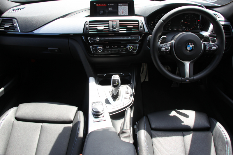 BMW 3シリーズ 320d Mｽﾎﾟｰﾂ ｴﾃﾞｨｼｮﾝｼｬﾄﾞｰ 後期 1300台限定車 ﾋｰﾀｰ黒革 ﾀﾞｰｸLEDﾍｯﾄﾞﾗｲﾄ&ﾃｰﾙ 液晶ﾒｰﾀｰ 追従ACC ﾚｰﾝﾁｪﾝｼﾞ警告 ﾀｯﾁ画面HDDﾅﾋﾞBｶﾒﾗ Bluetooth接続 ｽﾏｰﾄｷｰ 専用19AW 専用ｴｱﾛ ﾊﾟﾄﾞﾙｼﾌﾄ 2年保証