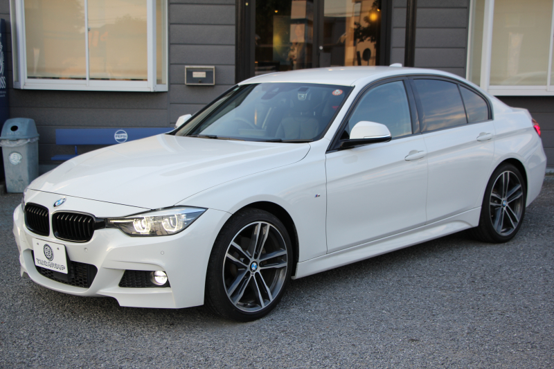 BMW 3シリーズ 320d Mｽﾎﾟｰﾂ ｴﾃﾞｨｼｮﾝｼｬﾄﾞｰ 後期 1300台限定車 ﾋｰﾀｰ黒革 ﾀﾞｰｸLEDﾍｯﾄﾞﾗｲﾄ&ﾃｰﾙ 液晶ﾒｰﾀｰ 追従ACC ﾚｰﾝﾁｪﾝｼﾞ警告 ﾀｯﾁ画面HDDﾅﾋﾞBｶﾒﾗ Bluetooth接続 ｽﾏｰﾄｷｰ 専用19AW 専用ｴｱﾛ ﾊﾟﾄﾞﾙｼﾌﾄ 2年保証