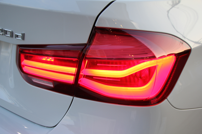 BMW 3シリーズ 320d Mｽﾎﾟｰﾂ ｴﾃﾞｨｼｮﾝｼｬﾄﾞｰ 後期 1300台限定車 ﾋｰﾀｰ黒革 ﾀﾞｰｸLEDﾍｯﾄﾞﾗｲﾄ&ﾃｰﾙ 液晶ﾒｰﾀｰ 追従ACC ﾚｰﾝﾁｪﾝｼﾞ警告 ﾀｯﾁ画面HDDﾅﾋﾞBｶﾒﾗ Bluetooth接続 ｽﾏｰﾄｷｰ 専用19AW 専用ｴｱﾛ ﾊﾟﾄﾞﾙｼﾌﾄ 2年保証