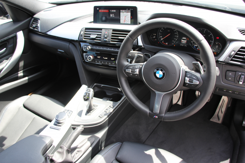 BMW 3シリーズ 320d Mｽﾎﾟｰﾂ ｴﾃﾞｨｼｮﾝｼｬﾄﾞｰ 後期 1300台限定車 ﾋｰﾀｰ黒革 ﾀﾞｰｸLEDﾍｯﾄﾞﾗｲﾄ&ﾃｰﾙ 液晶ﾒｰﾀｰ 追従ACC ﾚｰﾝﾁｪﾝｼﾞ警告 ﾀｯﾁ画面HDDﾅﾋﾞBｶﾒﾗ Bluetooth接続 ｽﾏｰﾄｷｰ 専用19AW 専用ｴｱﾛ ﾊﾟﾄﾞﾙｼﾌﾄ 2年保証