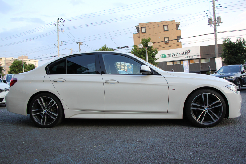 BMW 3シリーズ 320d Mｽﾎﾟｰﾂ ｴﾃﾞｨｼｮﾝｼｬﾄﾞｰ 後期 1300台限定車 ﾋｰﾀｰ黒革 ﾀﾞｰｸLEDﾍｯﾄﾞﾗｲﾄ&ﾃｰﾙ 液晶ﾒｰﾀｰ 追従ACC ﾚｰﾝﾁｪﾝｼﾞ警告 ﾀｯﾁ画面HDDﾅﾋﾞBｶﾒﾗ Bluetooth接続 ｽﾏｰﾄｷｰ 専用19AW 専用ｴｱﾛ ﾊﾟﾄﾞﾙｼﾌﾄ 2年保証