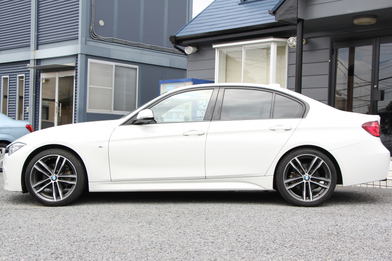 BMW 3シリーズ 320d Mｽﾎﾟｰﾂ ｴﾃﾞｨｼｮﾝｼｬﾄﾞｰ 後期 1300台限定車 ﾋｰﾀｰ黒革 ﾀﾞｰｸLEDﾍｯﾄﾞﾗｲﾄ&ﾃｰﾙ 液晶ﾒｰﾀｰ 追従ACC ﾚｰﾝﾁｪﾝｼﾞ警告 ﾀｯﾁ画面HDDﾅﾋﾞBｶﾒﾗ Bluetooth接続 ｽﾏｰﾄｷｰ 専用19AW 専用ｴｱﾛ ﾊﾟﾄﾞﾙｼﾌﾄ 2年保証