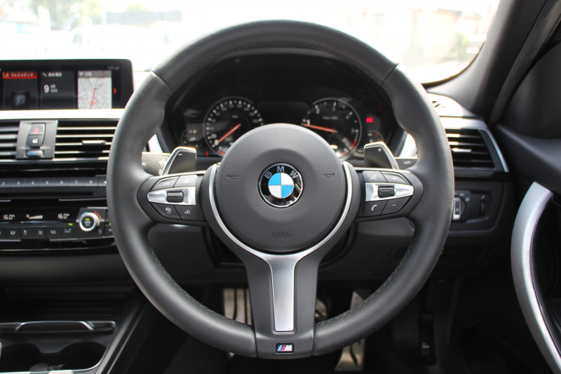 BMW 3シリーズ 320d Mｽﾎﾟｰﾂ ｴﾃﾞｨｼｮﾝｼｬﾄﾞｰ 後期 1300台限定車 ﾋｰﾀｰ黒革 ﾀﾞｰｸLEDﾍｯﾄﾞﾗｲﾄ&ﾃｰﾙ 液晶ﾒｰﾀｰ 追従ACC ﾚｰﾝﾁｪﾝｼﾞ警告 ﾀｯﾁ画面HDDﾅﾋﾞBｶﾒﾗ Bluetooth接続 ｽﾏｰﾄｷｰ 専用19AW 専用ｴｱﾛ ﾊﾟﾄﾞﾙｼﾌﾄ 2年保証
