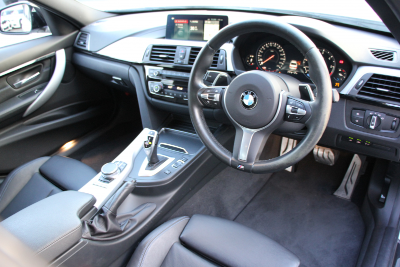 BMW 3シリーズ 320d Mｽﾎﾟｰﾂ ｴﾃﾞｨｼｮﾝｼｬﾄﾞｰ 後期 1300台限定車 ﾋｰﾀｰ黒革 ﾀﾞｰｸLEDﾍｯﾄﾞﾗｲﾄ&ﾃｰﾙ 液晶ﾒｰﾀｰ 追従ACC ﾚｰﾝﾁｪﾝｼﾞ警告 ﾀｯﾁ画面HDDﾅﾋﾞBｶﾒﾗ Bluetooth接続 ｽﾏｰﾄｷｰ 専用19AW 専用ｴｱﾛ ﾊﾟﾄﾞﾙｼﾌﾄ 2年保証