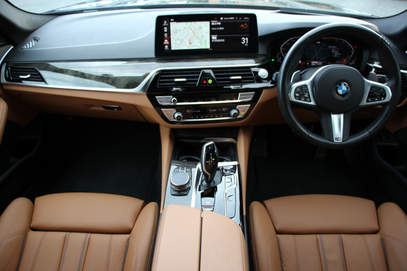BMW 5シリーズ 530i Mｽﾎﾟｰﾂ 後期 1ｵｰﾅｰ 252馬力 全席ﾋｰﾀｰ茶革 渋滞ﾊﾝｽﾞｵﾌ 360度ｶﾒﾗ 追従ACC ｱﾀﾞﾌﾟﾃｨﾌﾞｻｽ Mspﾌﾞﾚｰｷ BMWﾗｲﾌﾞｺｯｸﾋﾟｯﾄﾞｱｯﾌﾟﾙｶｰﾌﾟﾚｲ ﾀｯﾁ画面HDDﾅﾋﾞTV 電動ﾄﾗﾝｸ LEDﾍｯﾄﾞﾗｲﾄ ｵｰﾄﾊｲﾋﾞｰﾑ 専用ｴｱﾛ 2年保証