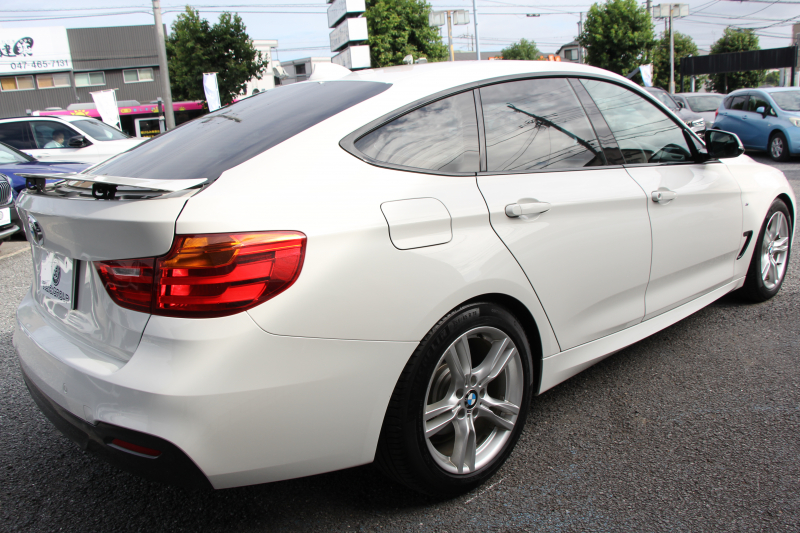 BMW 3シリーズ 320i ｸﾞﾗﾝﾂｰﾘｽﾓ Mｽﾎﾟｰﾂ 追従ACC 衝突軽減ﾌﾞﾚｰｷ 車線逸脱警告 歩行者警告 ﾀｯﾁﾊﾟｯﾄﾞ対応HDDﾅﾋﾞ電動ﾄﾗﾝｸ Mｽﾎﾟｰﾂｴｱﾛ 18AW ﾒﾓﾘｰ付電動ｼｰﾄ ETC2.0 ｽﾏｰﾄｷｰ ﾊﾟﾄﾞﾙｼﾌﾄ 電動ﾘｱｳｲﾝｸﾞ2年保証