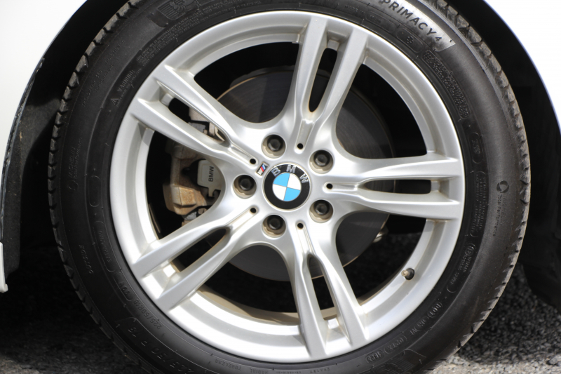BMW 3シリーズ 320i ｸﾞﾗﾝﾂｰﾘｽﾓ Mｽﾎﾟｰﾂ 追従ACC 衝突軽減ﾌﾞﾚｰｷ 車線逸脱警告 歩行者警告 ﾀｯﾁﾊﾟｯﾄﾞ対応HDDﾅﾋﾞ電動ﾄﾗﾝｸ Mｽﾎﾟｰﾂｴｱﾛ 18AW ﾒﾓﾘｰ付電動ｼｰﾄ ETC2.0 ｽﾏｰﾄｷｰ ﾊﾟﾄﾞﾙｼﾌﾄ 電動ﾘｱｳｲﾝｸﾞ2年保証