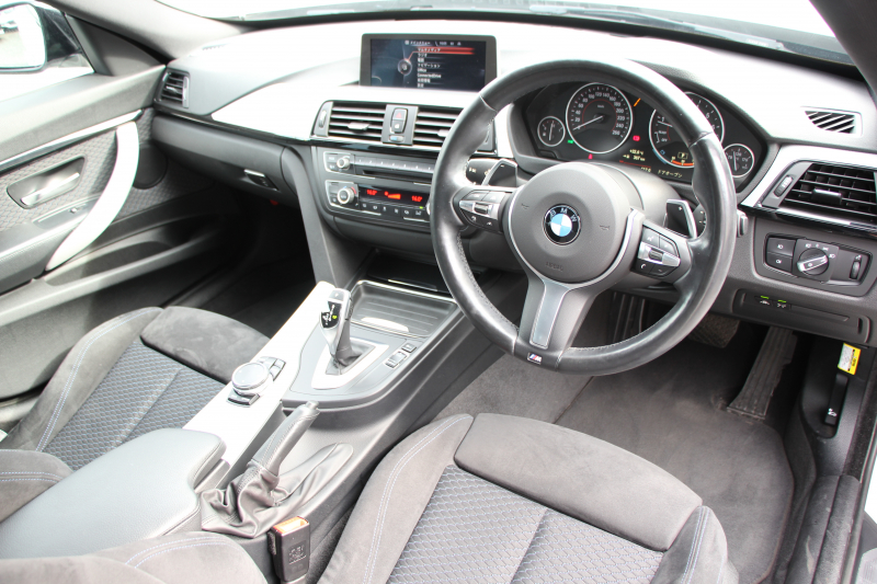 BMW 3シリーズ 320i ｸﾞﾗﾝﾂｰﾘｽﾓ Mｽﾎﾟｰﾂ 追従ACC 衝突軽減ﾌﾞﾚｰｷ 車線逸脱警告 歩行者警告 ﾀｯﾁﾊﾟｯﾄﾞ対応HDDﾅﾋﾞ電動ﾄﾗﾝｸ Mｽﾎﾟｰﾂｴｱﾛ 18AW ﾒﾓﾘｰ付電動ｼｰﾄ ETC2.0 ｽﾏｰﾄｷｰ ﾊﾟﾄﾞﾙｼﾌﾄ 電動ﾘｱｳｲﾝｸﾞ2年保証