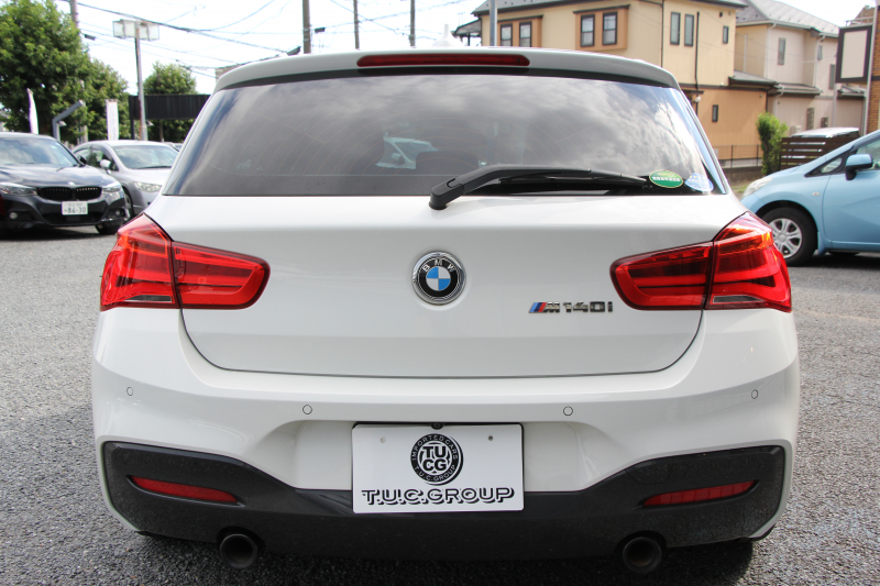 BMW 1シリーズ M140i 後期 340馬力 直6ﾀｰﾎﾞB58新ｴﾝｼﾞﾝ ﾋｰﾀｰ黒革 LEDﾍｯﾄﾞﾗｲﾄ ｱﾀﾞﾌﾟﾃｨﾌﾞMｻｽ 専用ﾌﾞﾚｰｷ 専用18AW HDDﾅﾋﾞ衝突軽減ﾌﾞﾚｰｷ 車線逸脱警告 歩行者警告 ﾌﾞﾚｰｷ付ｸﾙｺﾝ 専用ｴｱﾛ 後輪駆動 8速AT 2年保証