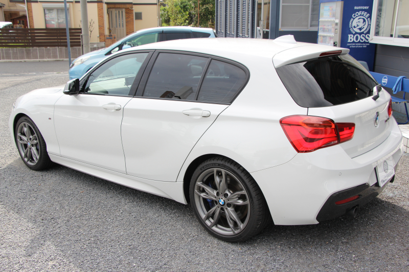 BMW 1シリーズ M140i 後期 340馬力 直6ﾀｰﾎﾞB58新ｴﾝｼﾞﾝ ﾋｰﾀｰ黒革 LEDﾍｯﾄﾞﾗｲﾄ ｱﾀﾞﾌﾟﾃｨﾌﾞMｻｽ 専用ﾌﾞﾚｰｷ 専用18AW HDDﾅﾋﾞ衝突軽減ﾌﾞﾚｰｷ 車線逸脱警告 歩行者警告 ﾌﾞﾚｰｷ付ｸﾙｺﾝ 専用ｴｱﾛ 後輪駆動 8速AT 2年保証