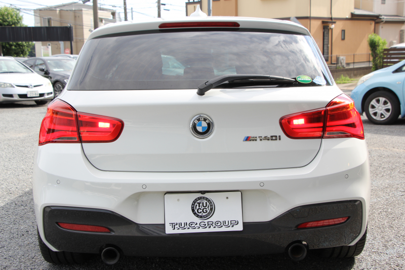 BMW 1シリーズ M140i 後期 340馬力 直6ﾀｰﾎﾞB58新ｴﾝｼﾞﾝ ﾋｰﾀｰ黒革 LEDﾍｯﾄﾞﾗｲﾄ ｱﾀﾞﾌﾟﾃｨﾌﾞMｻｽ 専用ﾌﾞﾚｰｷ 専用18AW HDDﾅﾋﾞ衝突軽減ﾌﾞﾚｰｷ 車線逸脱警告 歩行者警告 ﾌﾞﾚｰｷ付ｸﾙｺﾝ 専用ｴｱﾛ 後輪駆動 8速AT 2年保証