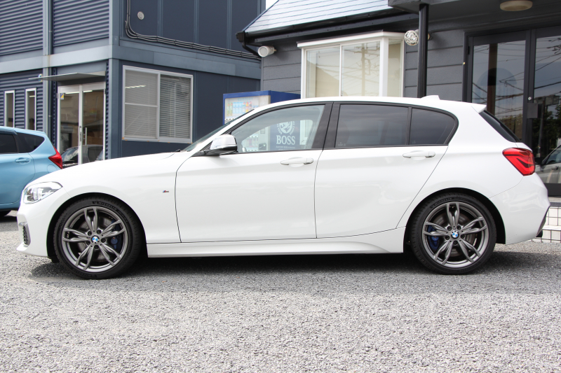 BMW 1シリーズ M140i 後期 340馬力 直6ﾀｰﾎﾞB58新ｴﾝｼﾞﾝ ﾋｰﾀｰ黒革 LEDﾍｯﾄﾞﾗｲﾄ ｱﾀﾞﾌﾟﾃｨﾌﾞMｻｽ 専用ﾌﾞﾚｰｷ 専用18AW HDDﾅﾋﾞ衝突軽減ﾌﾞﾚｰｷ 車線逸脱警告 歩行者警告 ﾌﾞﾚｰｷ付ｸﾙｺﾝ 専用ｴｱﾛ 後輪駆動 8速AT 2年保証