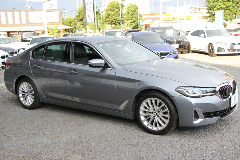 BMW 5シリーズ 530i ﾗｸﾞｼﾞｭｱﾘｰ 後期 ｴｸｽｸﾙｰｼﾌﾞﾅｯﾊﾟﾚｻﾞｰP ｲﾉﾍﾞｰｼｮﾝP ﾓｶﾅｯﾊﾟﾚｻﾞｰ ﾌﾛﾝﾄﾍﾞﾝﾁﾚｰｼｮﾝ&ｺﾝﾌｫｰﾄｼｰﾄ 全席ｼｰﾄﾋｰﾀｰ ﾚｰｻﾞｰﾗｲﾄ ﾃﾞｨｽﾌﾟﾚｲｷｰ ﾘﾓｰﾄP ﾊｰﾏﾝｶｰﾄﾞﾝ 360度ｶﾒﾗ 可変ｻｽ 追従ACC HUD 電動ﾄﾗﾝｸ 2年保証