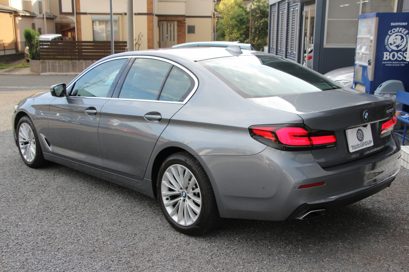 BMW 5シリーズ 530i ﾗｸﾞｼﾞｭｱﾘｰ 後期 ｴｸｽｸﾙｰｼﾌﾞﾅｯﾊﾟﾚｻﾞｰP ｲﾉﾍﾞｰｼｮﾝP ﾓｶﾅｯﾊﾟﾚｻﾞｰ ﾌﾛﾝﾄﾍﾞﾝﾁﾚｰｼｮﾝ&ｺﾝﾌｫｰﾄｼｰﾄ 全席ｼｰﾄﾋｰﾀｰ ﾚｰｻﾞｰﾗｲﾄ ﾃﾞｨｽﾌﾟﾚｲｷｰ ﾘﾓｰﾄP ﾊｰﾏﾝｶｰﾄﾞﾝ 360度ｶﾒﾗ 可変ｻｽ 追従ACC HUD 電動ﾄﾗﾝｸ 2年保証