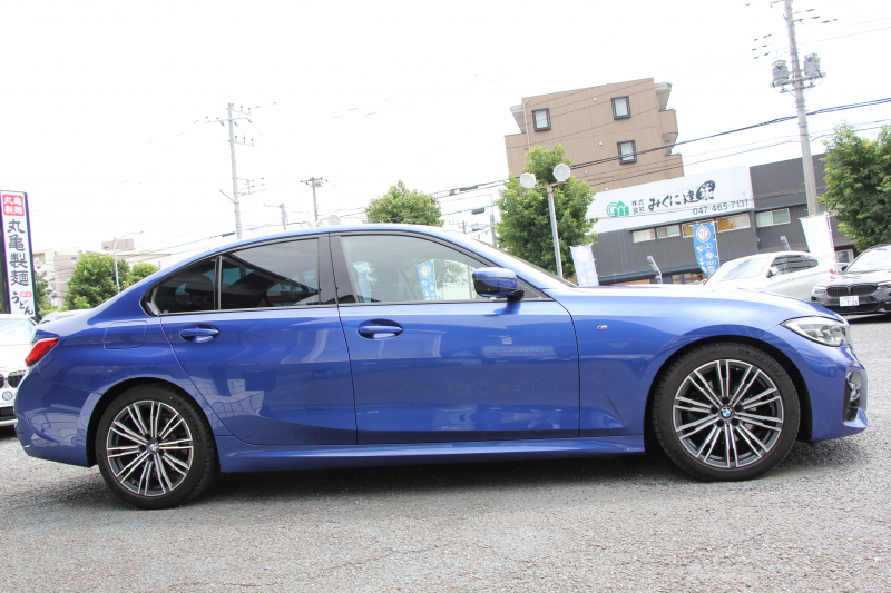 BMW 3シリーズ 320i Mｽﾎﾟｰﾂ ﾊｲﾗｲﾝ ｺﾝﾌｫｰﾄP ﾌﾞﾗｯｸﾚｻﾞｰ ｼｰﾄﾋｰﾀｰ ﾊｰﾏﾝｶｰﾄﾞﾝ 追従ACC 電動ﾄﾗﾝｸ ｽﾃｱﾘﾝｸﾞｻﾎﾟｰﾄ ﾀｯﾁ画面HDDﾅﾋﾞｱｯﾌﾟﾙｶｰﾌﾟﾚｲ ﾊﾟｰｷﾝｸﾞｱｼｽﾄ+ 360ｶﾒﾗ LEDﾍｯﾄﾞﾗｲﾄ ｵｰﾄﾊｲﾋﾞｰﾑ 専用ｴｱﾛ ﾜｲﾔﾚｽ充電 2年保証