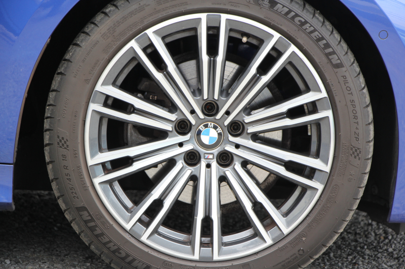 BMW 3シリーズ 320i Mｽﾎﾟｰﾂ ﾊｲﾗｲﾝ ｺﾝﾌｫｰﾄP ﾌﾞﾗｯｸﾚｻﾞｰ ｼｰﾄﾋｰﾀｰ ﾊｰﾏﾝｶｰﾄﾞﾝ 追従ACC 電動ﾄﾗﾝｸ ｽﾃｱﾘﾝｸﾞｻﾎﾟｰﾄ ﾀｯﾁ画面HDDﾅﾋﾞｱｯﾌﾟﾙｶｰﾌﾟﾚｲ ﾊﾟｰｷﾝｸﾞｱｼｽﾄ+ 360ｶﾒﾗ LEDﾍｯﾄﾞﾗｲﾄ ｵｰﾄﾊｲﾋﾞｰﾑ 専用ｴｱﾛ ﾜｲﾔﾚｽ充電 2年保証