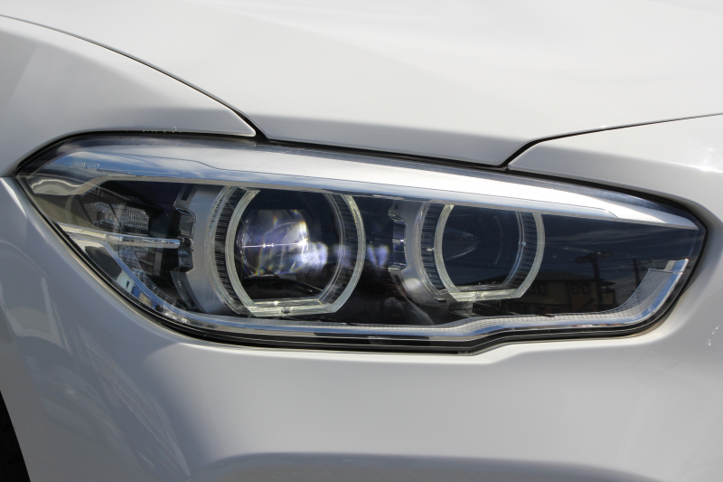 BMW 1シリーズ M140i 後期 1ｵｰﾅ 340馬力 直6ﾀｰﾎﾞB58新ｴﾝｼﾞﾝ LEDﾍｯﾄﾞﾗｲﾄ KW車高調 ﾊｰﾏﾝｶｰﾄﾞﾝ 専用ﾌﾞﾚｰｷ BBS18AW HDDﾅﾋﾞ衝突軽減ﾌﾞﾚｰｷ 車線逸脱警告 歩行者警告 ﾌﾞﾚｰｷ付ｸﾙｺﾝ 専用ｴｱﾛ 後輪駆動 8速AT 2年保証