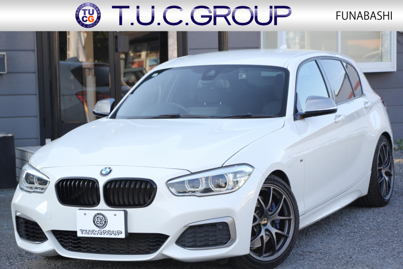 BMW 1シリーズ M140i 後期 1ｵｰﾅ 340馬力 直6ﾀｰﾎﾞB58新ｴﾝｼﾞﾝ LEDﾍｯﾄﾞﾗｲﾄ KW車高調 ﾊｰﾏﾝｶｰﾄﾞﾝ 専用ﾌﾞﾚｰｷ BBS18AW HDDﾅﾋﾞ衝突軽減ﾌﾞﾚｰｷ 車線逸脱警告 歩行者警告 ﾌﾞﾚｰｷ付ｸﾙｺﾝ 専用ｴｱﾛ 後輪駆動 8速AT 2年保証